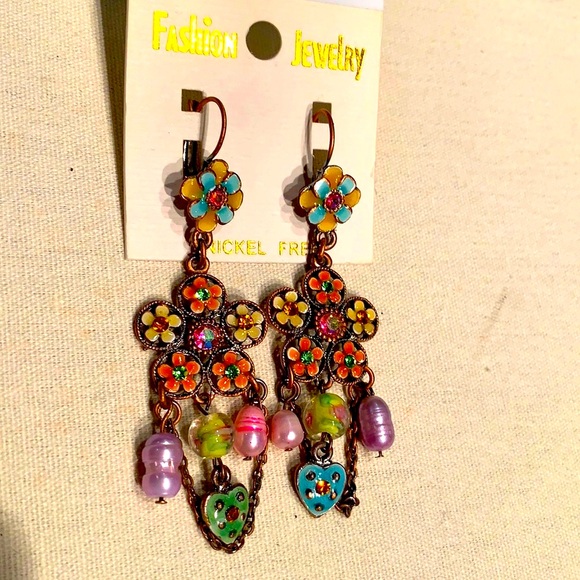 FLOWER CRYSTAL DANGLING EARRINGS - Picture 2 of 3